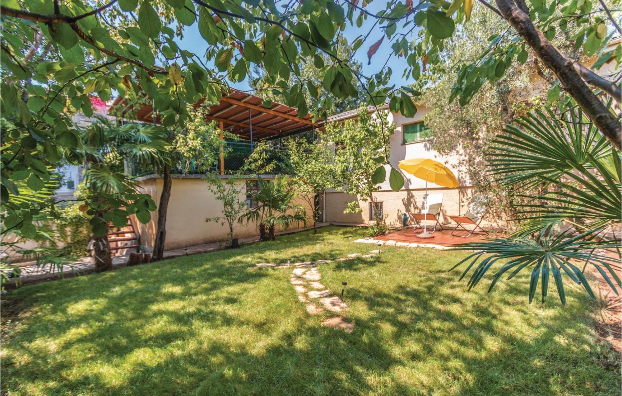 2 Bedroom Stunning Home In Pula Pula